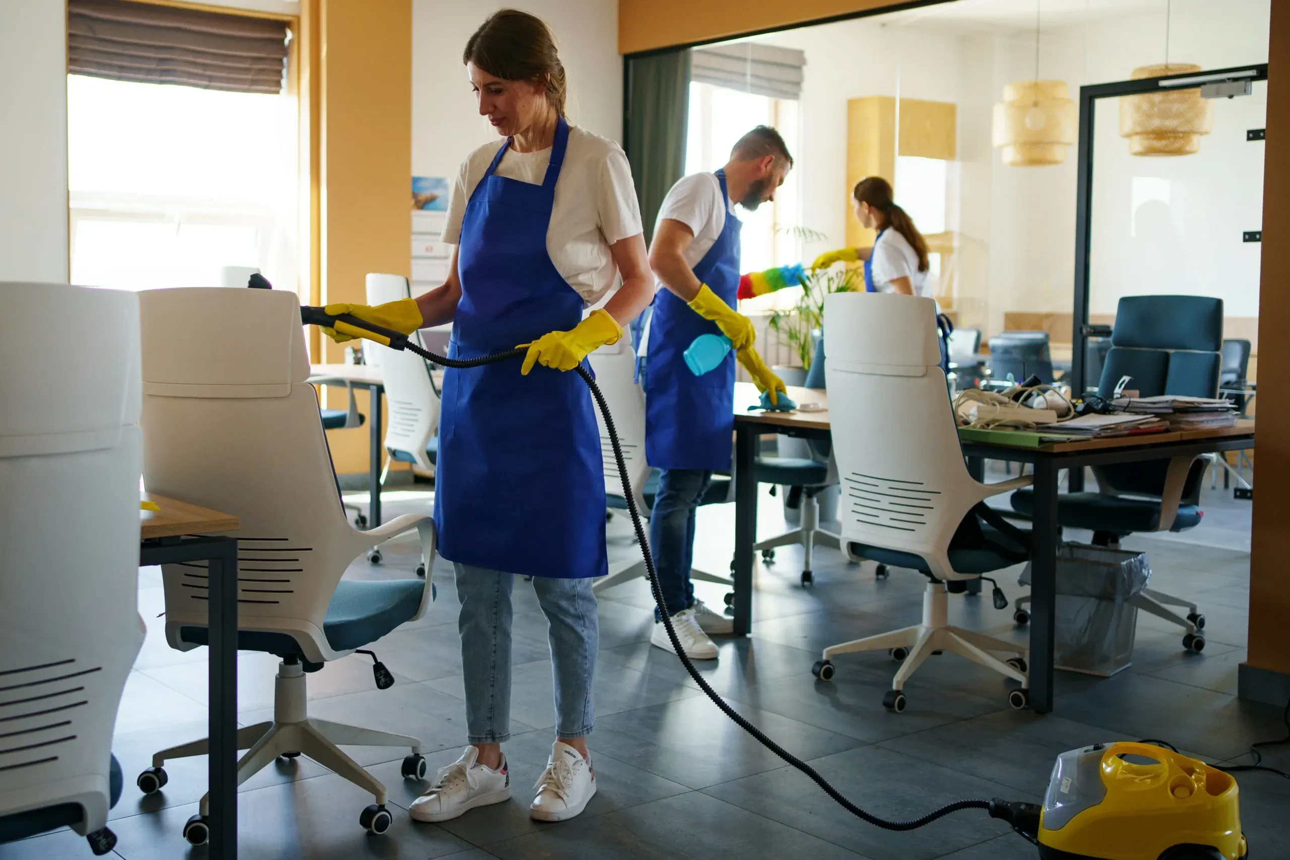 2025-02-teamwork-trust-why-a-strong-cleaning-team-delivers-the-best-results-scaled